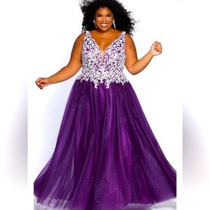 Brand New Sydney’s Closet Dress size 40. Never worn only tried on.